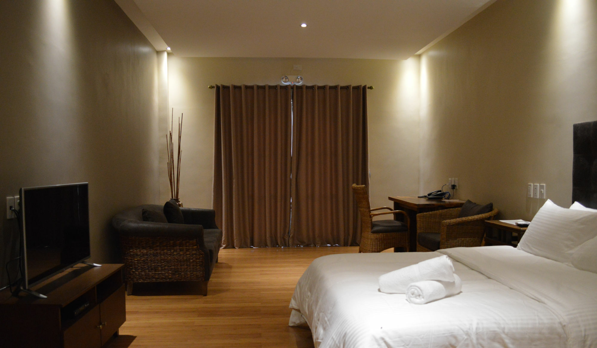 Kingsley'S Hotel And Gastro Pub Mabalacat Экстерьер фото