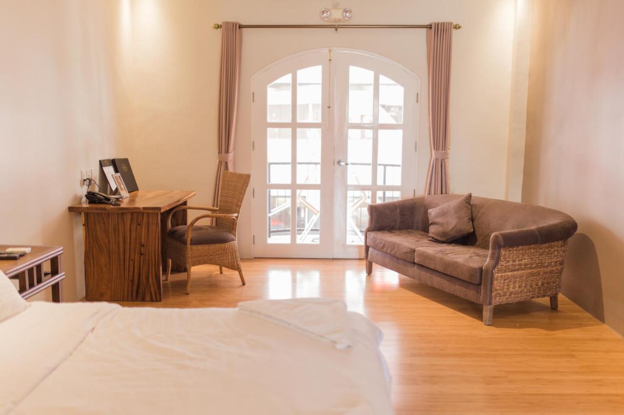 Kingsley'S Hotel And Gastro Pub Mabalacat Экстерьер фото