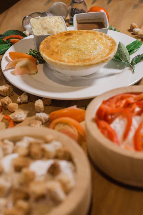 Kingsley'S Hotel And Gastro Pub Mabalacat Экстерьер фото